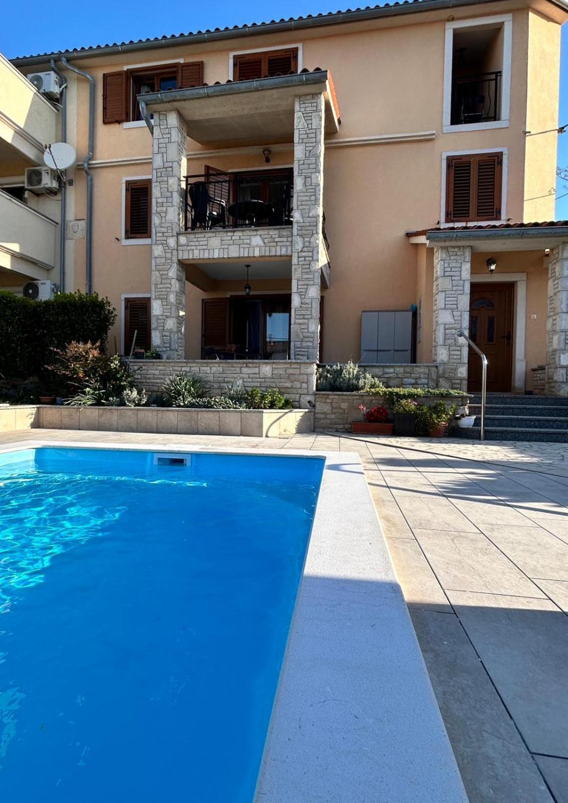 Ližnjan Villa Krasa Sea View Apartmants With Pool מראה חיצוני תמונה