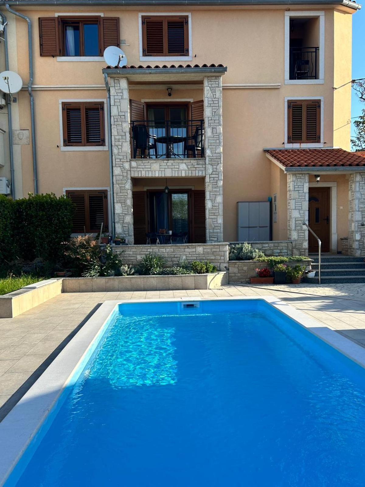 Ližnjan Villa Krasa Sea View Apartmants With Pool מראה חיצוני תמונה