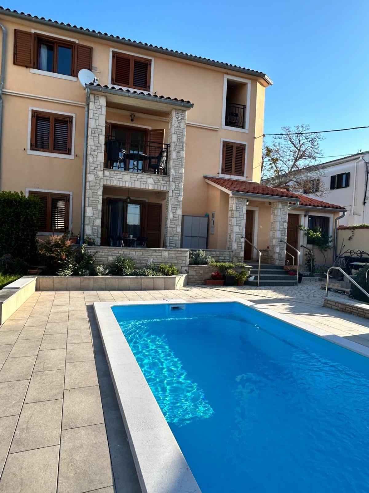 Ližnjan Villa Krasa Sea View Apartmants With Pool מראה חיצוני תמונה